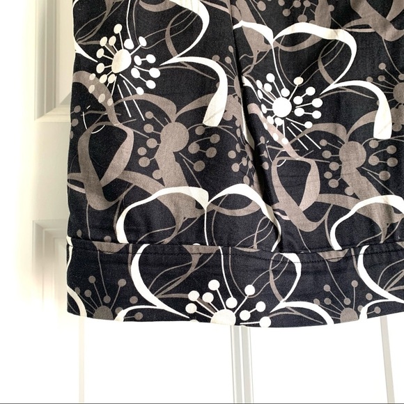 Forever 21 Mini Black, White & Gray Floral Skirt with Pockets Size Small - Picture 2 of 8